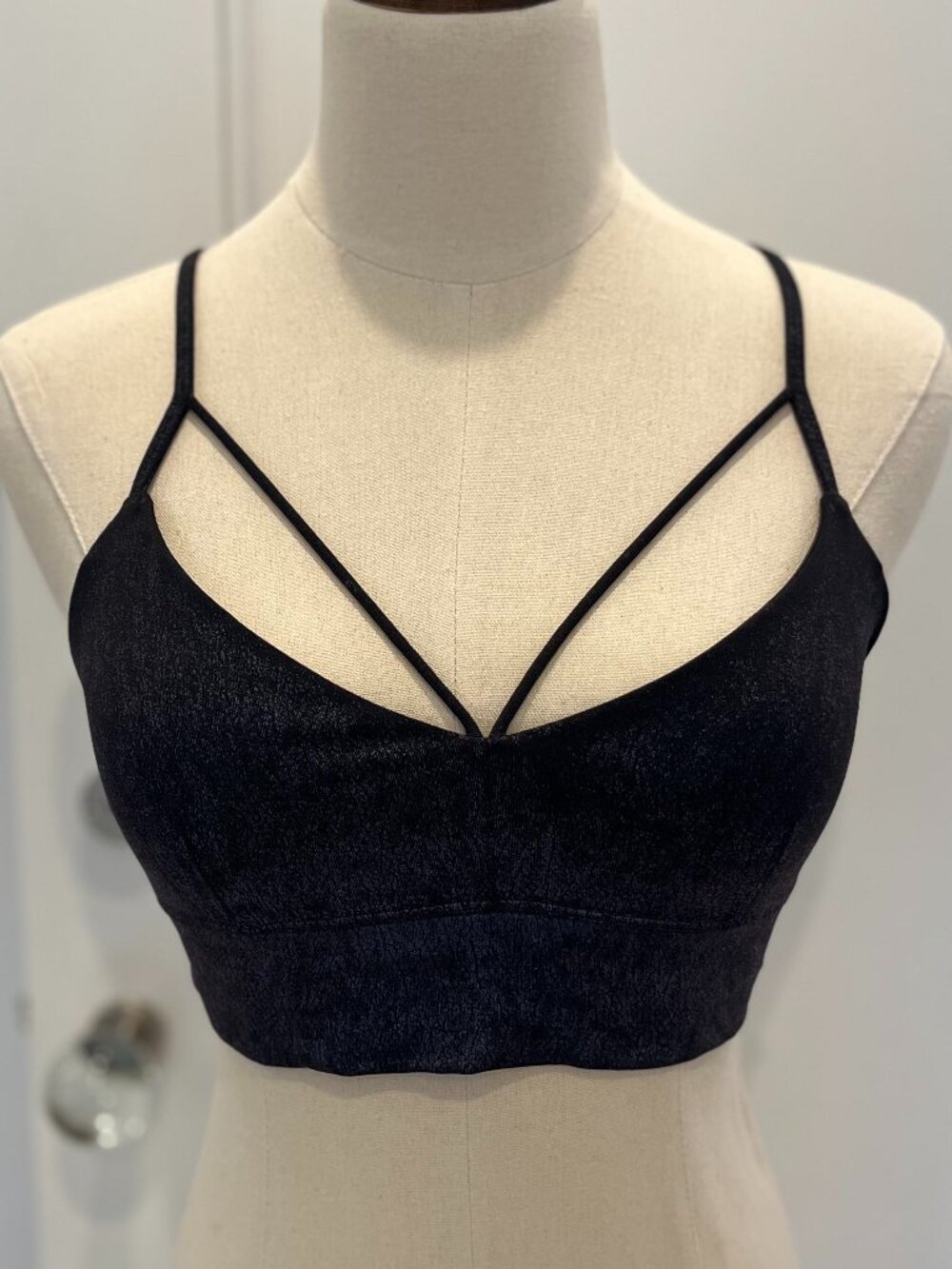 ALO Yoga blue/black strappy yoga top size small